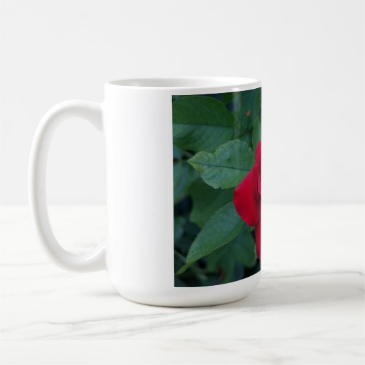 Rote Rose Nah Kaffeetasse (Links)