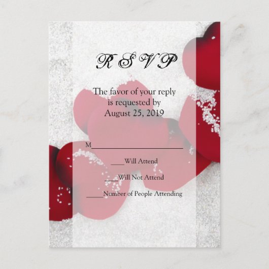Rote Rose Petals im Schnee, Winterhochzeit Einladungspostkarte (Vorderseite)