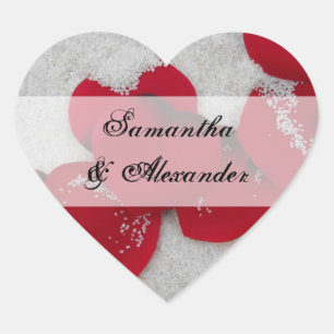 Rote Rose Petals im Schnee, Winterhochzeit Herz-Aufkleber