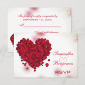 Rote Rose Petals Liebe Heart Wedding RSVP Karte (Vorne/Hinten)