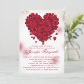 Rote Rose Petals Liebe Herz Brautparty Einladung (Stehend Vorderseite)