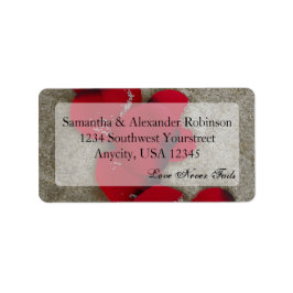 Rote Rose Petals on Sand Beach Wedding Adressaufkleber