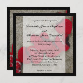 Rote Rose Petals on Sand Beach Wedding Einladung (Vorne/Hinten)