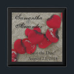 Rote Rose Petals on Sand Beach Wedding Magnet<br><div class="desc">Elegantes Design für Ihre Hochzeitsfeiern am Strand mit rötlich-herzförmigen Blütenblättern, die an einem bräunlich-braunen Sandstrand verstreut sind. Ideal für eine Hochzeit am Strand, Resort, Kreuzfahrt, Reiseziel oder Hochzeit! Hochzeitseinladung und passendes Accessoire Set. © 2010 www.CustomInvitesOnline.com Dieser Artikel ist als komplette Hochzeitskollektion mit Einladungen, RSVP-Karten, Save the Dates, Magneten, Stickers, Table...</div>