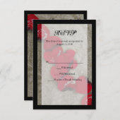 Rote Rose Petals on Sand Beach Wedding UAWG RSVP Karte (Vorne/Hinten)