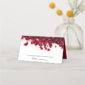 Rote Rose Petals Wedding Platzkarte (Vorderseite)
