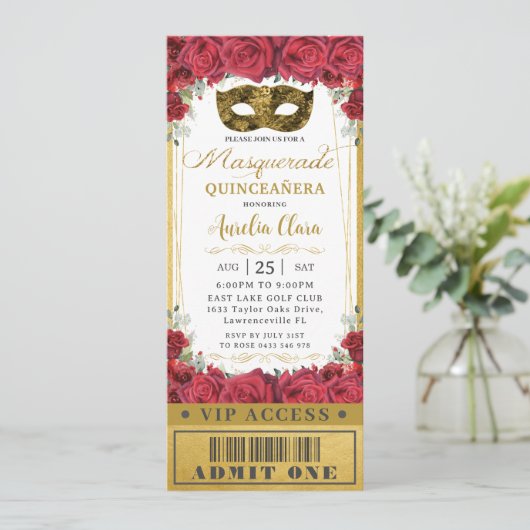 Rote Rose Quinceañera Masquerade VIP Ticket Einladung (Stehend Vorderseite)