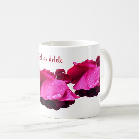 Rote Rose Raindrops Personalisiert Kaffeetasse (VorderseiteRechts)