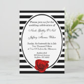 Rote Rose Schwarz-Weiß Streifen Hochzeit Einladung (Stehend Vorderseite)