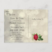 Rote Rose über Golden Bokeh Wedding Save the Date Ankündigungspostkarte (Rückseite)