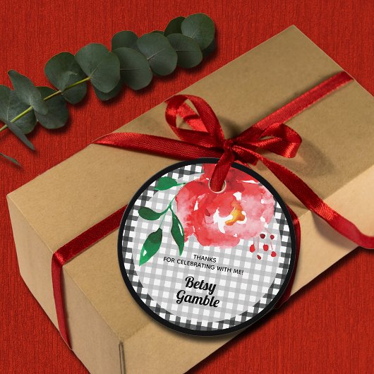 Rote Rose über Schwarz-weißes Gingham-Brautparty Geschenkanhänger