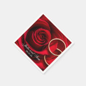 Rote Rose und Hochzeitsringe Personalisiert Napkin Serviette (Ecke)