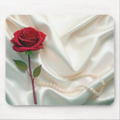 Rote Rose und Perlen auf Satin Mousepad (Vorne)