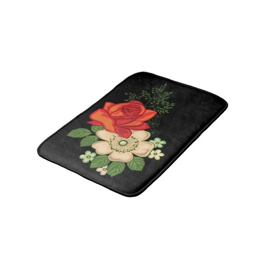 Rote Rose und schwarzer Hintergrund Badematte (Schrägansicht)