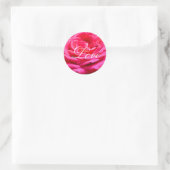 Rote Rose und Text mit weißer LIEBE Runder Aufkleber (Tasche)