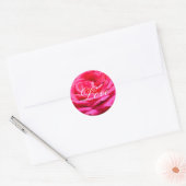 Rote Rose und Text mit weißer LIEBE Runder Aufkleber (Umschlag)