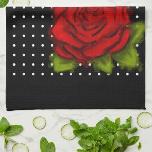rote Rose, weiße Punkte Handtuch (Gefaltet)