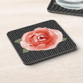 Rote Rose zum Schwarz-Weiß-Polka-Dot Getränkeuntersetzer (Linke Seite)