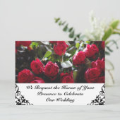 Rote Rosen 5" x 7" Einladungskarte Einladung (Stehend Vorderseite)