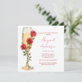 Rote Rosen auf dem Champagne Square Glam Brautpart Einladung (Stehend Vorderseite)