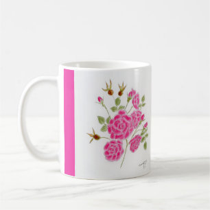 Rote Rosen auf einer Tasse. Kaffeetasse