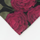 Rote Rosen auf schwarz. Fleecedecke (Ecke)