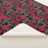 Rote Rosen auf schwarz. Sherpadecke (3/4)