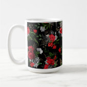 rote Rosen auf schwarzem Hintergrund, Vintag, chic Kaffeetasse (Links)
