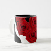 ROTE ROSEN AUF SCHWARZWEISS-ZEBRA-DRUCK ZWEIFARBIGE TASSE (Vorderseite Links)