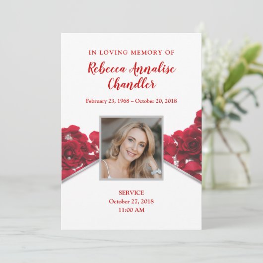 Rote Rosen Beerdigungskarte Einladung (Stehend Vorderseite)