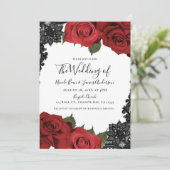 Rote Rosen & Black Lace White Chic Hochzeit Einladung (Stehend Vorderseite)