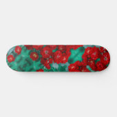 Rote Rosen Blassgrüne Blätter Skateboard (Horizontal)