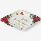 Rote Rosen Blumenschmetterlinge Quinceañera Pappteller (Gewinkelt)