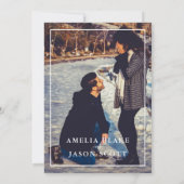 Rote Rosen Bouquet auf Black Wedding Einladung (Rückseite)