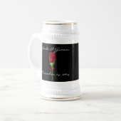 Rote Rosen Braut und Groom Hochzeitstag Stein Bierglas (Vorderseite Links)