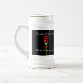 Rote Rosen Braut und Groom Hochzeitstag Stein Bierglas (Links)