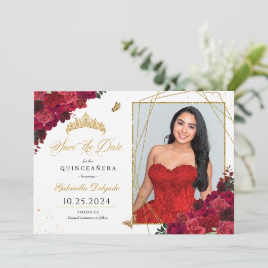 Rote Rosen Fotokarte Quinceañera Save the Date Einladung (Stehend Vorderseite)