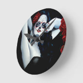 Rote Rosen für den Zuckerschädel Runde Wanduhr (Winkel)