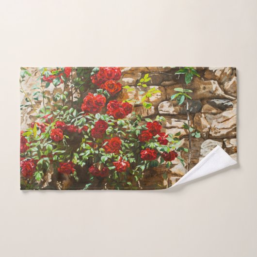 Rote Rosen gegen eine Steinmauer Handtuch (Handtuch)