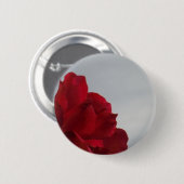 Rote Rosen gegen einen hellen blauen Himmel Button (Vorne & Hinten)