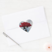 Rote Rosen gegen einen hellen blauen Himmel Herz-Aufkleber (Umschlag)