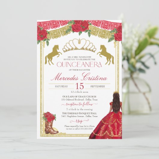 Rote Rosen & Gold Western Charro Dress Quinceañera Einladung (Stehend Vorderseite)