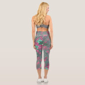 Rote Rosen Grüne Blätter Blume Capri Leggings (Rückseite)