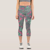 Rote Rosen Grüne Blätter Blume Capri Leggings (Vorderseite)