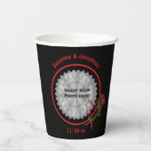 Rote Rosen Herz Personalisierte Hochzeit Foto Pappbecher (Rückseite)