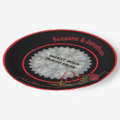 Rote Rosen Herz Personalisierte Hochzeit Foto Pappteller (Schrägansicht)