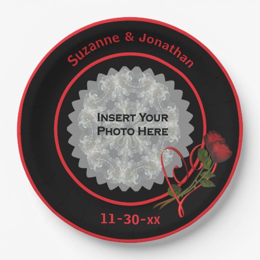 Rote Rosen Herz Personalisierte Hochzeit Foto Pappteller (Vorderseite)