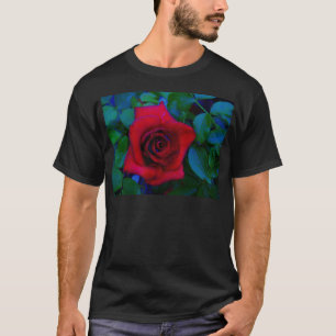 Rote Rosen mit blauen Farbtönen T-Shirt