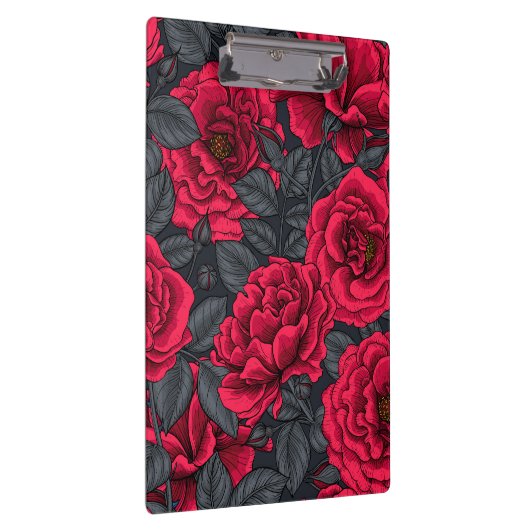 Rote Rosen mit grauen Blätter auf schwarz Klemmbrett (Rechts)