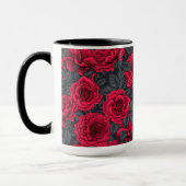Rote Rosen mit grauen Blätter auf schwarz Tasse (Links)